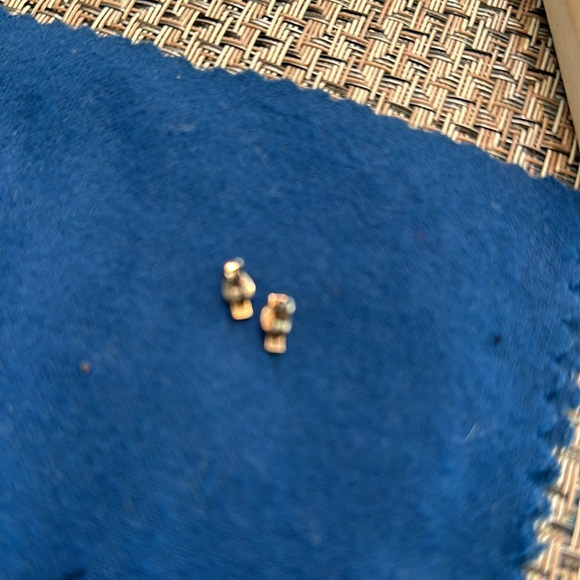 Samantha McIntosh 14k gold bar earrings. - Picture 2 of 4